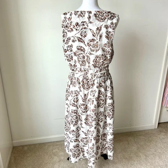 WHITE HOUSE BLACK MARKET Sleeveless Floral Ruched Lightweight Dress—SZ. Large - Picture 8 of 14